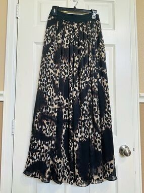 White House Black Market Maxi Skirt 0 🖤
